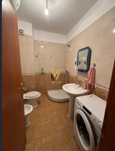 Tirane, jepet me qera apartament 2+1+Ballkon Kati 2, 85 m² 470 € (YZBERISHT)