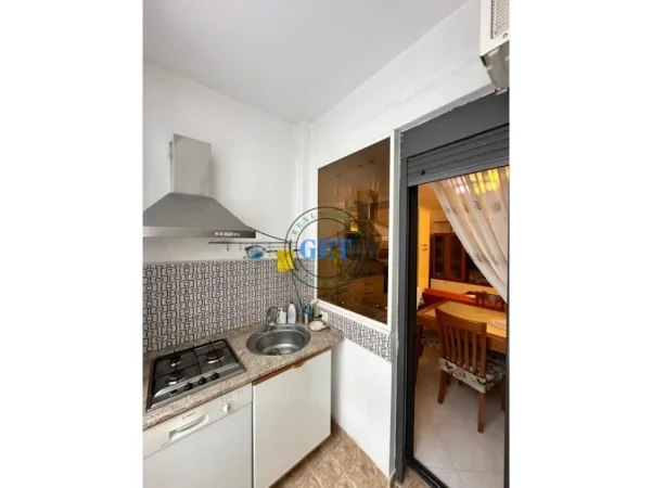 Durres, jepet me qera apartament 1+1 Kati 2, 300 € (Plazh Hekurudha)