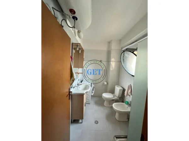 Durres, jepet me qera apartament 1+1 Kati 2, 300 € (Plazh Hekurudha)