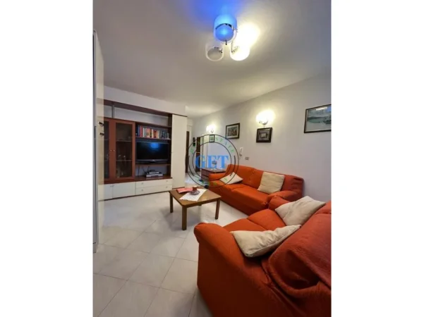 Durres, jepet me qera apartament 1+1 Kati 2, 300 € (Plazh Hekurudha)
