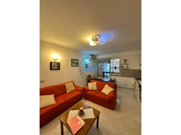 Durres, jepet me qera apartament 1+1 Kati 2, 300 € (Plazh Hekurudha)