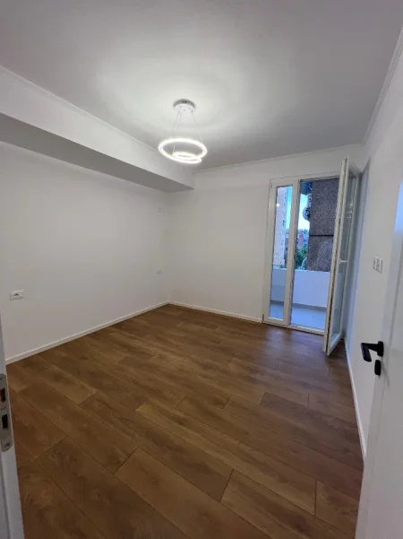 Tirane, shes apartament 2+1+Ballkon Kati 3, 65 m² 118.000 € (Porcelan)