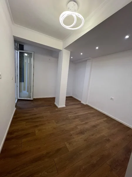 Tirane, shes apartament 2+1+Ballkon Kati 3, 65 m² 118.000 € (Porcelan)