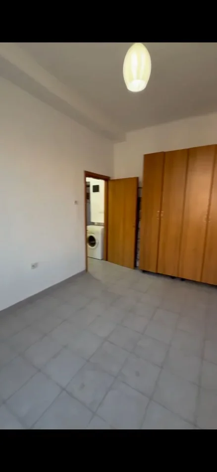Tirane, jepet me qera zyre Kati 5, 50 m² 600 € (BLLOK)