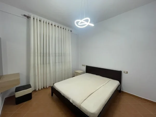 Tirane, jepet me qera apartament 1+1+Ballkon Kati 1, 55 m² 400 € (Inxhinieria Ndertimit)