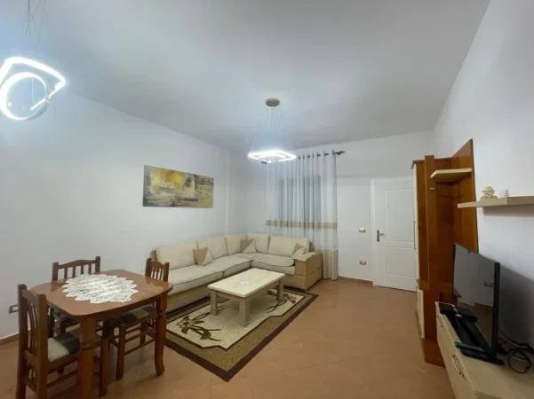 Tirane, jepet me qera apartament 1+1+Ballkon Kati 1, 55 m² 400 € (Inxhinieria Ndertimit)