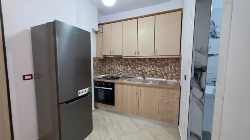 Vlore - Lungomare, jepet me qera apartament 1+1 Kati 2, 70 m² 400 € (Rruga Dhimitër Konomi, Vlore)