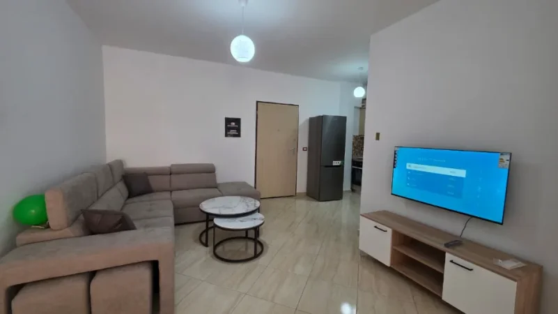 Vlore - Lungomare, jepet me qera apartament 1+1 Kati 2, 70 m² 400 € (Rruga Dhimitër Konomi, Vlore)