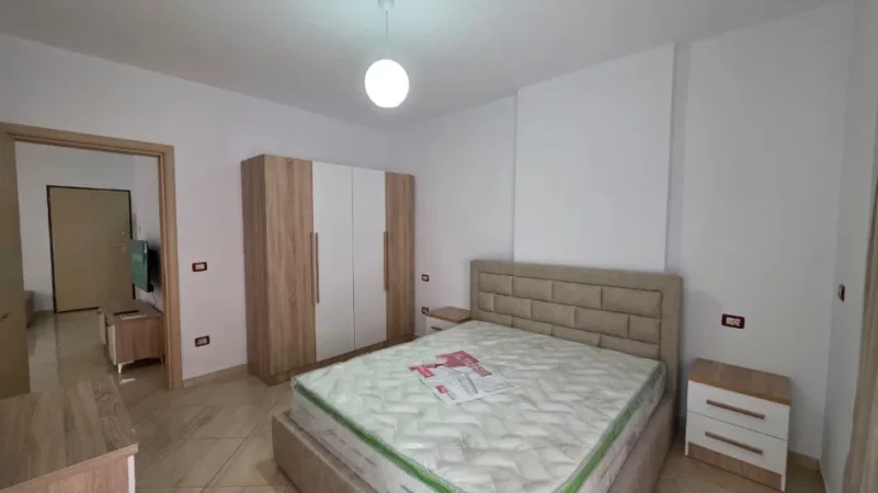 Vlore - Lungomare, jepet me qera apartament 1+1 Kati 2, 70 m² 400 € (Rruga Dhimitër Konomi, Vlore)