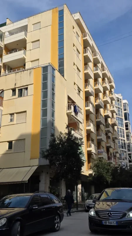 Vlore - Lungomare, jepet me qera apartament 1+1 Kati 2, 70 m² 400 € (Rruga Dhimitër Konomi, Vlore)