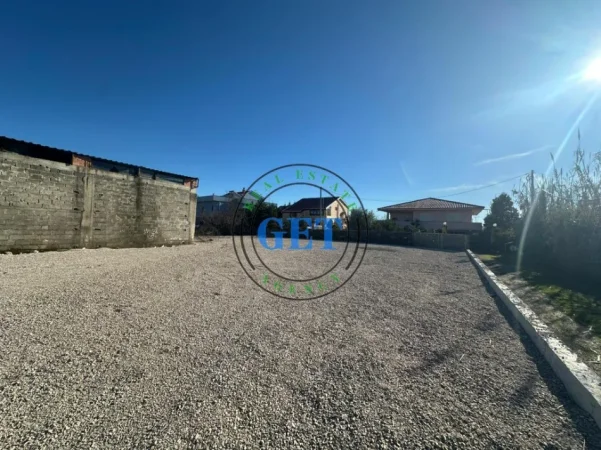 Durres, jepet me qera ambjent biznesi , 600 m² 500 € (mbikalimi i Shkozetit)
