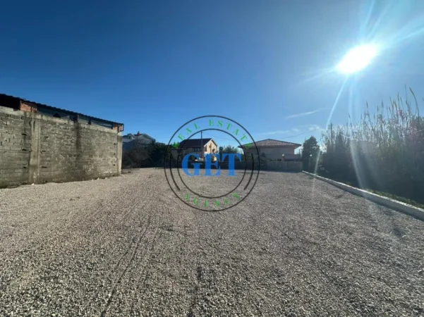 Durres, jepet me qera ambjent biznesi , 600 m² 500 € (mbikalimi i Shkozetit)