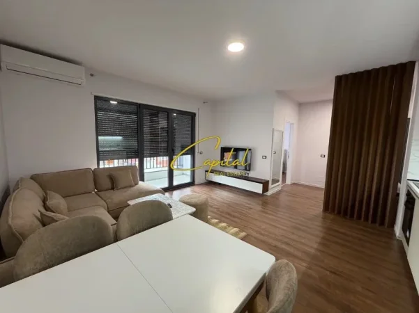 Tirane, jepet me qera apartament 1+1 Kati 5, 70 m² 700 € (BULEVARDI I RI)