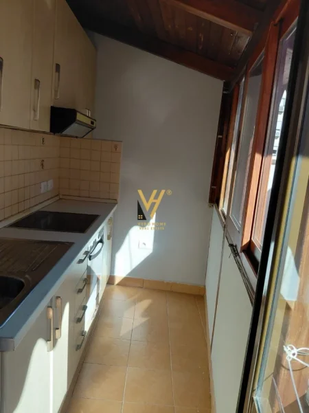 Tirane, jepet me qera apartament 1+1+Ballkon Kati 3, 65 m² 500 € (RRUGA FORTUZI)