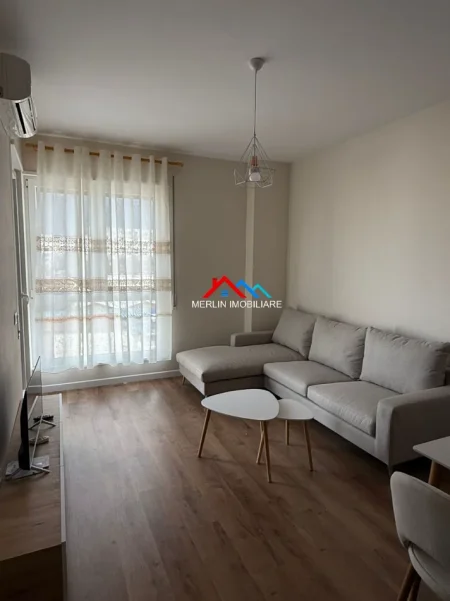 Tirane, jepet me qera apartament 1+1+Ballkon Kati 3, 70 m² 571 € (RRUGA 5 MAJI)
