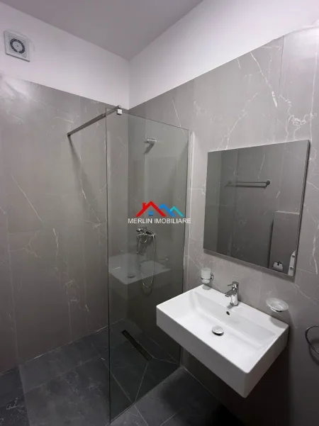 Tirane, jepet me qera apartament 1+1+Ballkon Kati 3, 70 m² 571 € (RRUGA 5 MAJI)