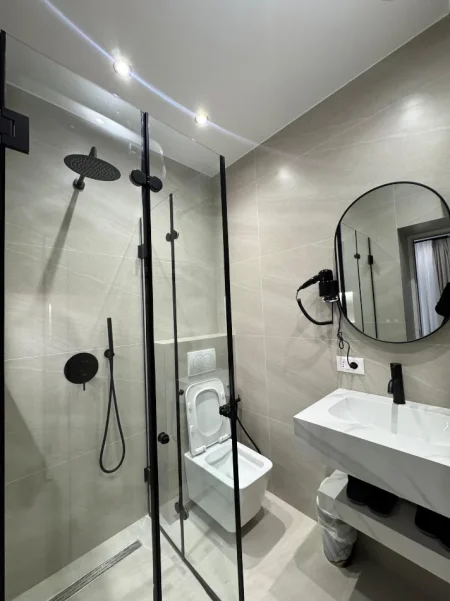 Tirane, shes garsonier 3+1 Kati 4, 84 m² 255.000 € (Mine Peza)