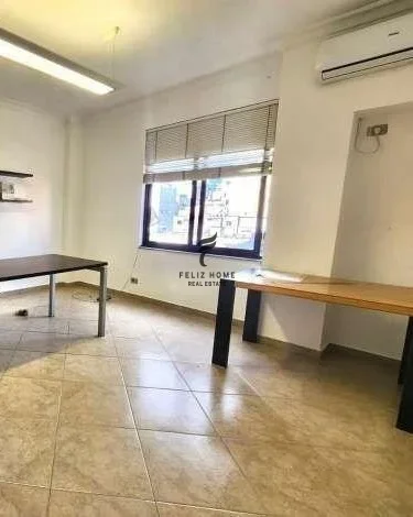 Tirane, jepet me qera zyre Kati 3, 30 m² 350 € (SHESHI WILLSON)