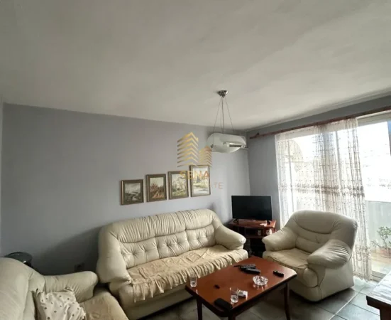Tirane, jepet me qera apartament 2+1+Ballkon Kati 4, 80 m² 500 € (Brryli)
