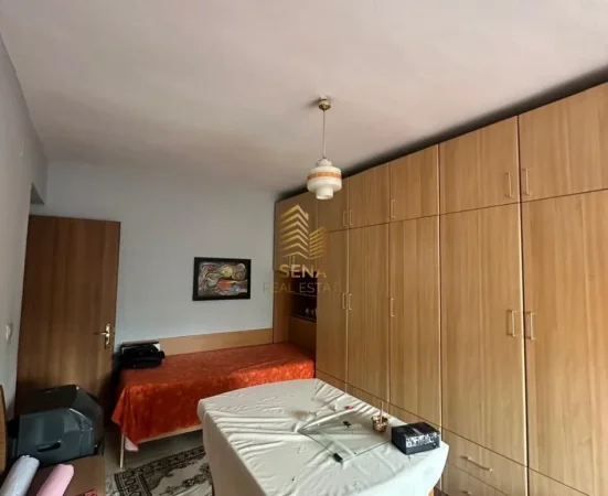 Tirane, jepet me qera apartament 2+1+Ballkon Kati 4, 80 m² 500 € (Brryli)