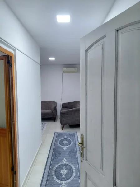 Tirane, jepet me qera 1+1 Kati 1, 265 € 