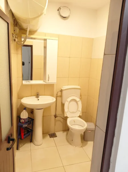 Tirane, jepet me qera 1+1 Kati 1, 265 € 