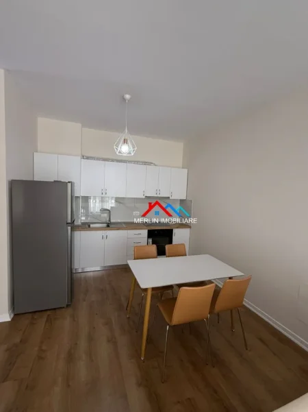 Tirane, jepet me qera apartament 1+1+Ballkon Kati 3, 70 m² 571 € (RRUGA 5 MAJI)