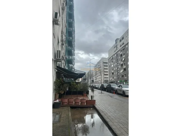 Tirane, jepet me qera apartament 1+1 Kati 4, 68 m² 850 € (Komuna e Parisit)