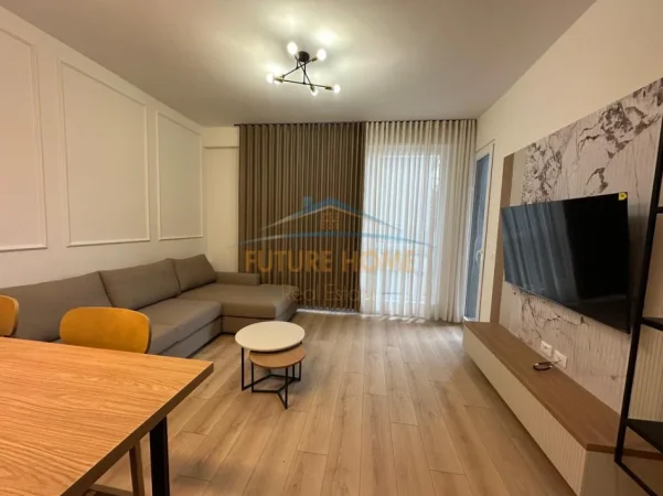 Tirane, jepet me qera apartament 1+1 Kati 4, 68 m² 850 € (Komuna e Parisit)