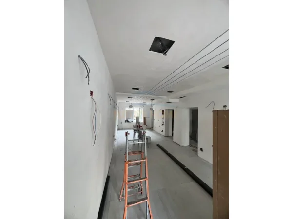 Tirane, jepet me qera ambjent biznesi Kati 1, 150 m² 5.000 € (Rruga e Durrësit)