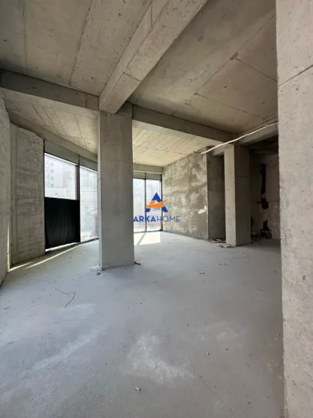 Tirane, jepet me qera ambjent biznesi Kati 1, 160 m² 2.395 € 