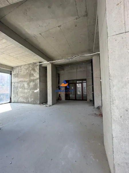 Tirane, jepet me qera ambjent biznesi Kati 1, 160 m² 2.395 € 
