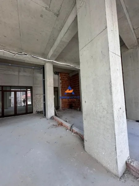 Tirane, jepet me qera ambjent biznesi Kati 1, 160 m² 2.395 € 