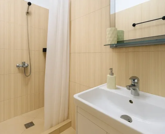 Tirane, jepet me qera apartament 2+1 Kati 2, 70 m² 570 € (Qender)