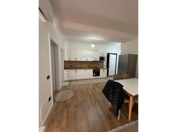 Tirane, jepet me qera apartament 2+1 Kati 5, 105 m² 600 € (Paskuqan)