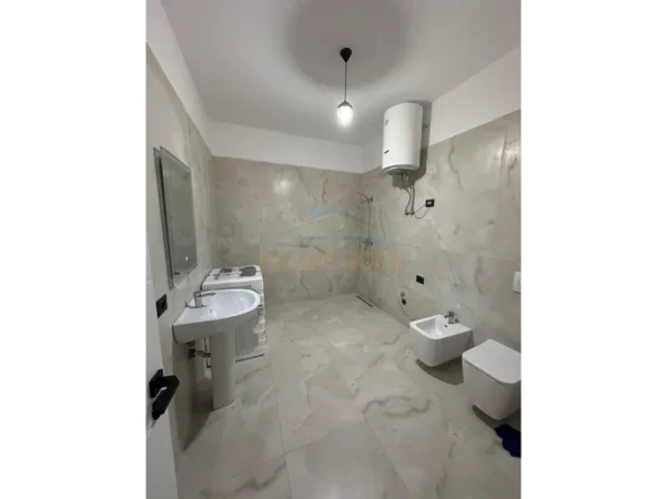 Tirane, jepet me qera apartament 2+1 Kati 5, 105 m² 600 € (Paskuqan)