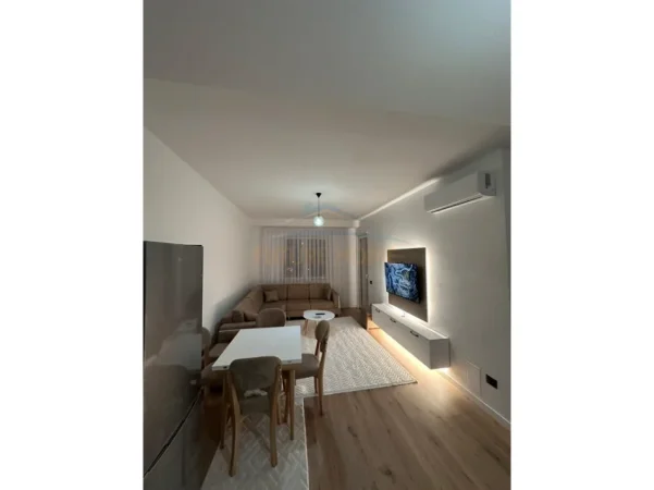 Tirane, jepet me qera apartament 2+1 Kati 5, 105 m² 600 € (Paskuqan)
