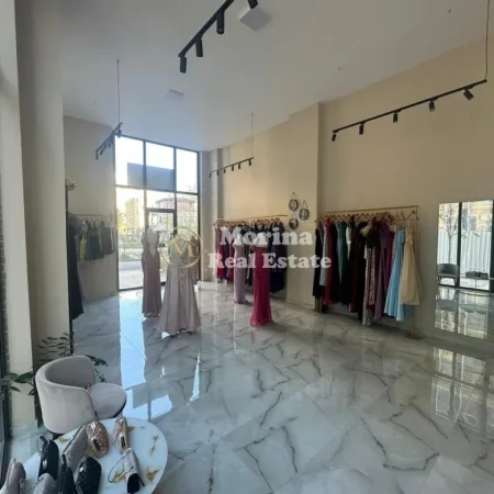 Tirane, jepet me qera ambjent biznesi Kati 1, 63 m² 700 € (Fusha e Aviacionit)