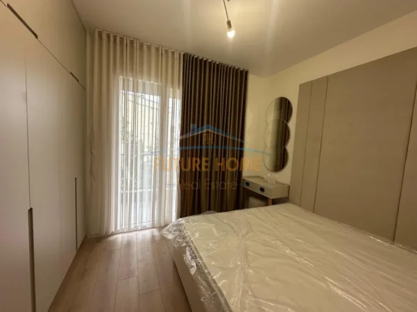 Tirane, jepet me qera apartament 1+1 Kati 4, 68 m² 850 € (Komuna e Parisit)