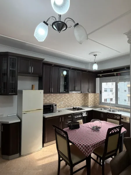 Tirane, jepet me qera apartament 2+1 Kati 3, 100 m² 500 € (Astir)