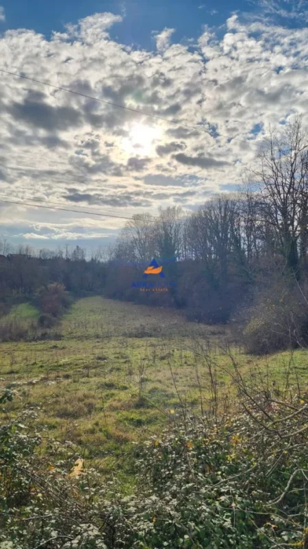 Tirane, shitet truall , 2.800 m² 210.000 €