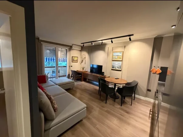 Tirane, jepet me qera apartament 1+1 Kati 3, 68 m² 700 € (Drejtoria e Policise)