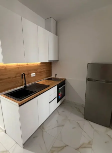 Tirane, jepet me qera garsonier 1+1 Kati 2, 38 m² 420 € (LAPRAKE)