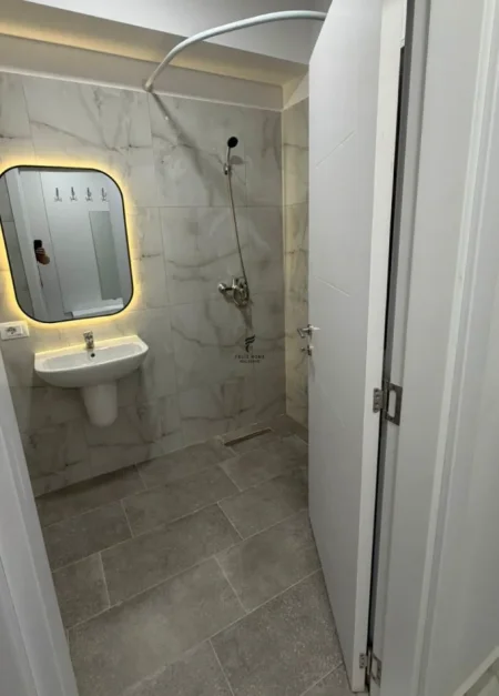 Tirane, jepet me qera garsonier 1+1 Kati 2, 38 m² 420 € (LAPRAKE)