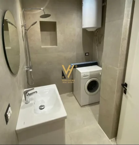 Tirane, jepet me qera zyre Kati 5, 72 m² 750 € (KOMUNA E PARISIT)