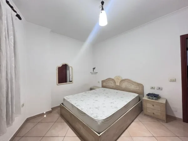 Tirane, jepet me qera apartament 1+1 Kati 4, 72 m² 500 € (XHAMLLIKU)
