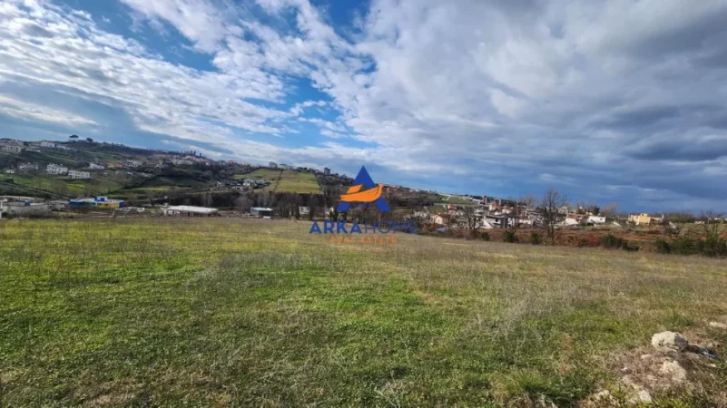 Tirane, shitet toke , 80.000 m² 760.000 € 