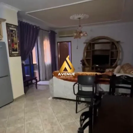 Tirane, jepet me qera apartament 2+1 Kati 7, 450 €