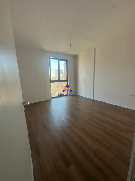 Tirane, shitet ambjent biznesi Kati 4, 80 m² 