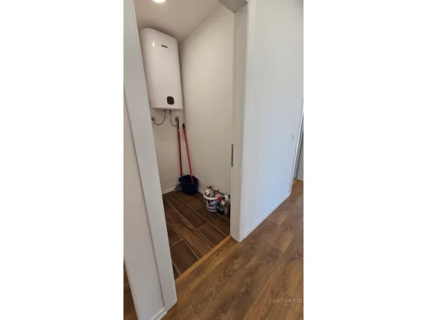 Tirane, jepet me qera zyre Kati 3, 135 m² 1.800 € 